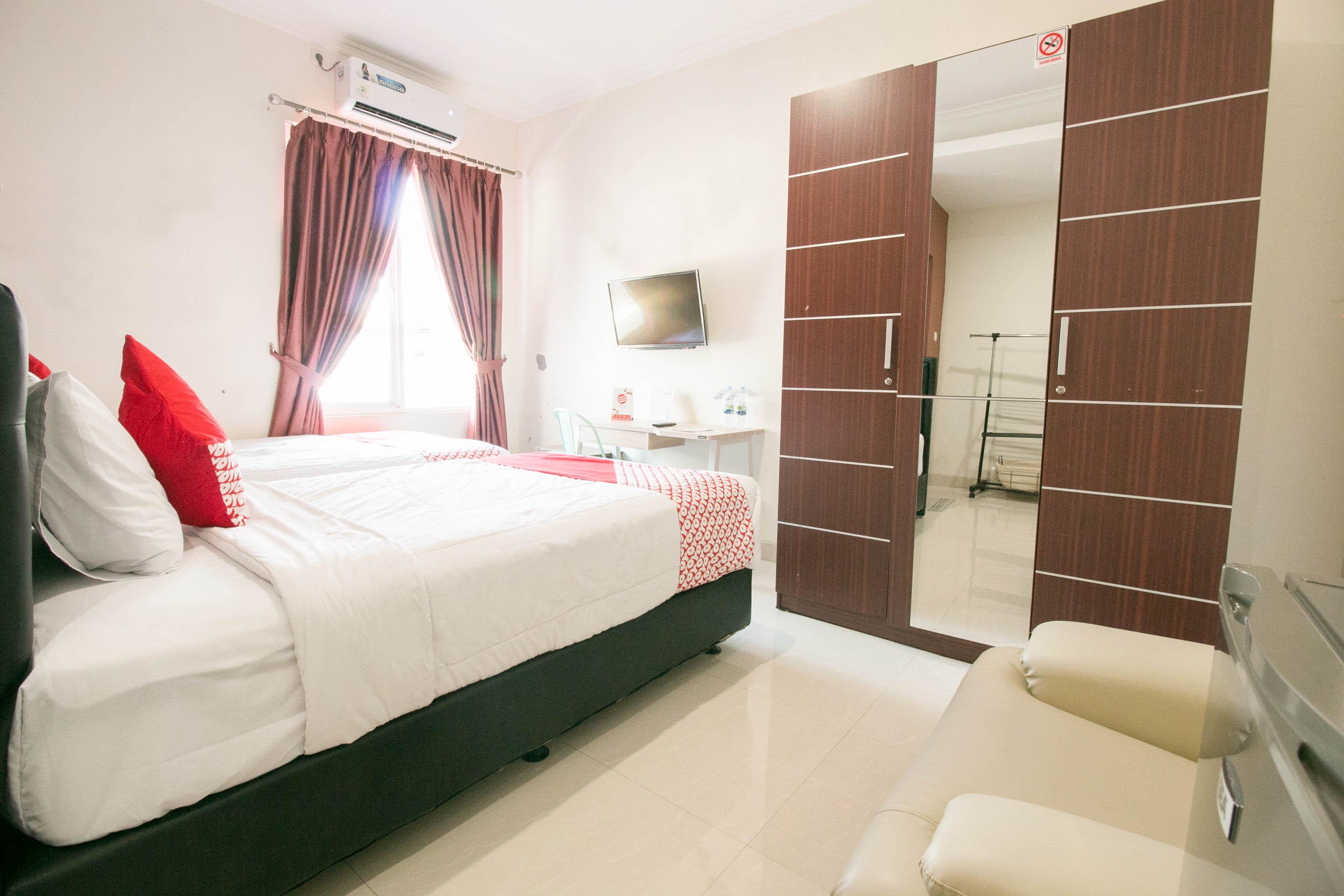 Hotel OYO 1975 Bale Ikite Makassar Esterno foto