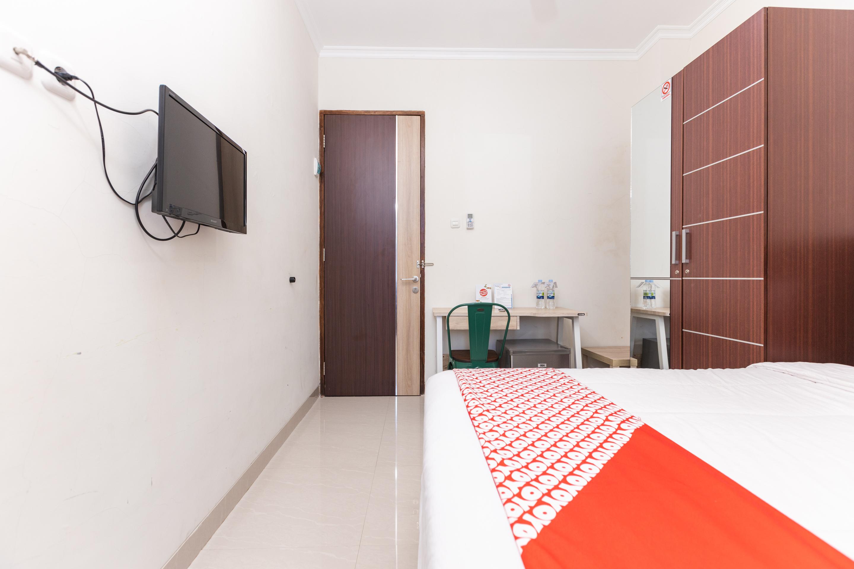 Hotel OYO 1975 Bale Ikite Makassar Esterno foto