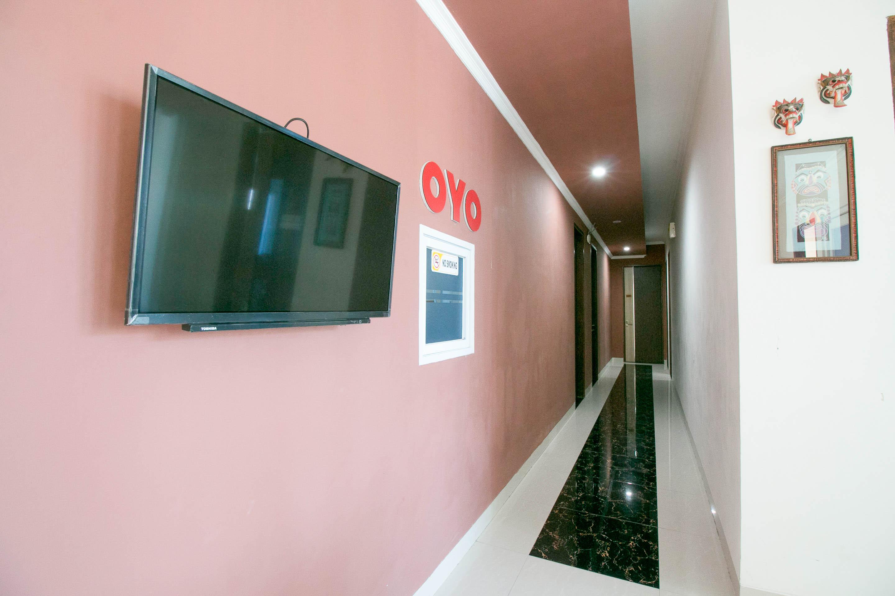 Hotel OYO 1975 Bale Ikite Makassar Esterno foto