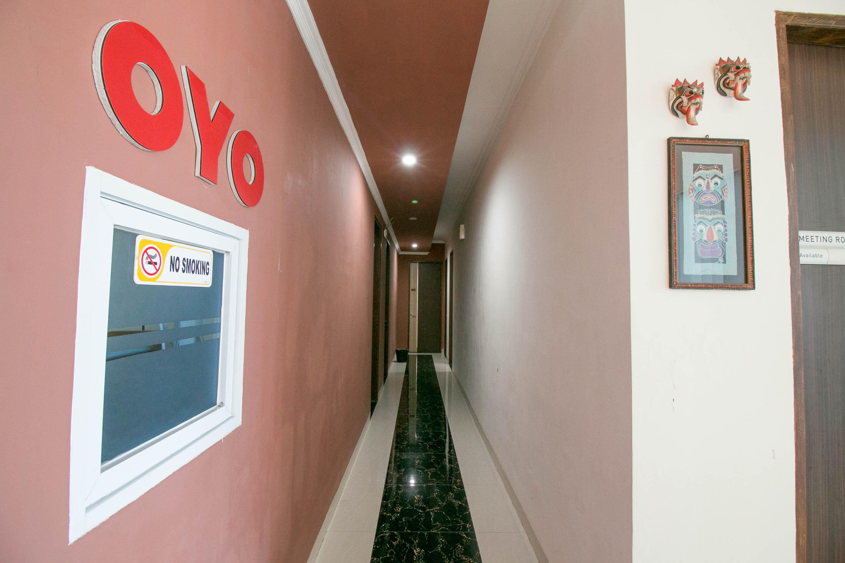 Hotel OYO 1975 Bale Ikite Makassar Esterno foto