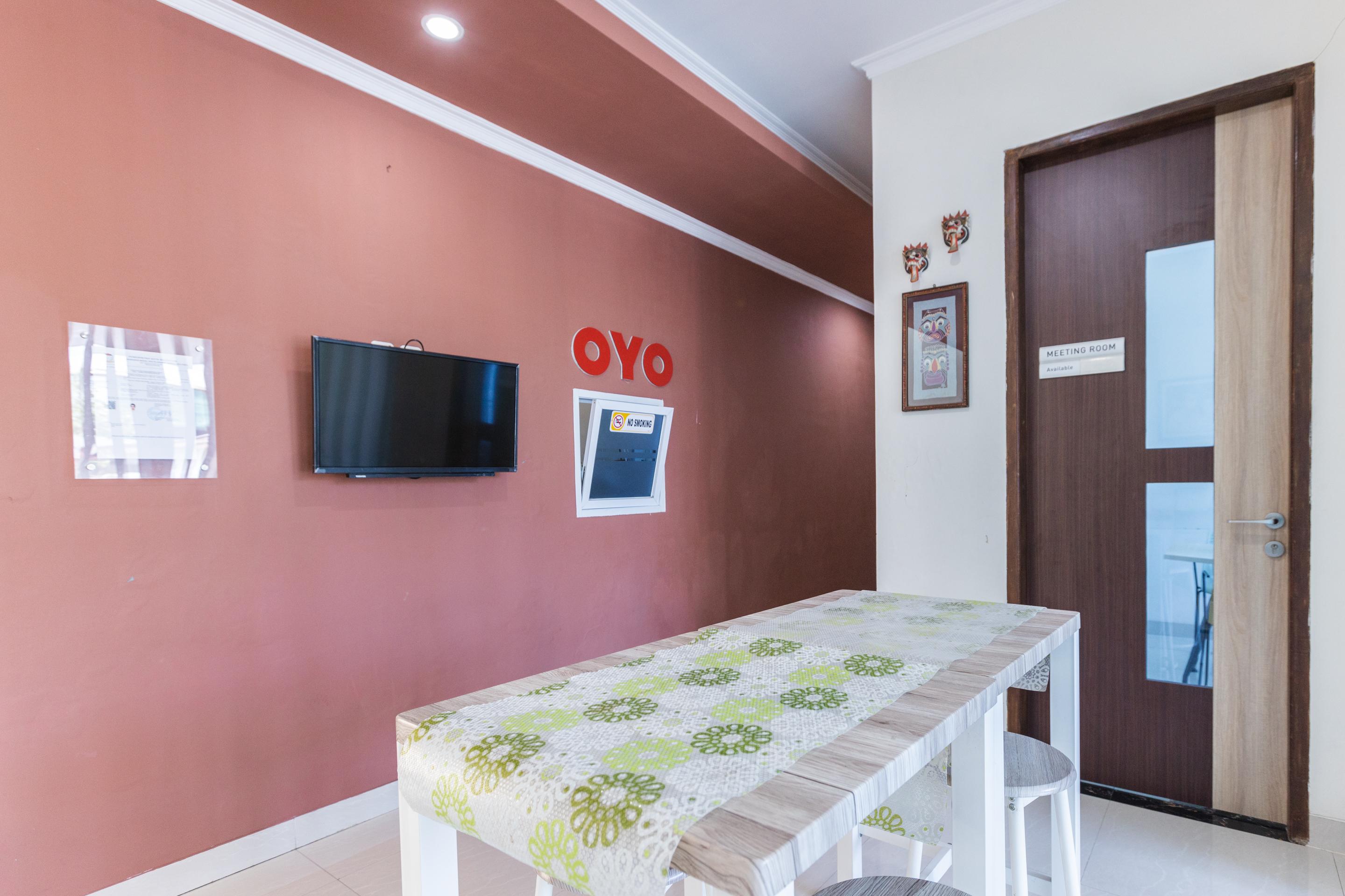 Hotel OYO 1975 Bale Ikite Makassar Esterno foto