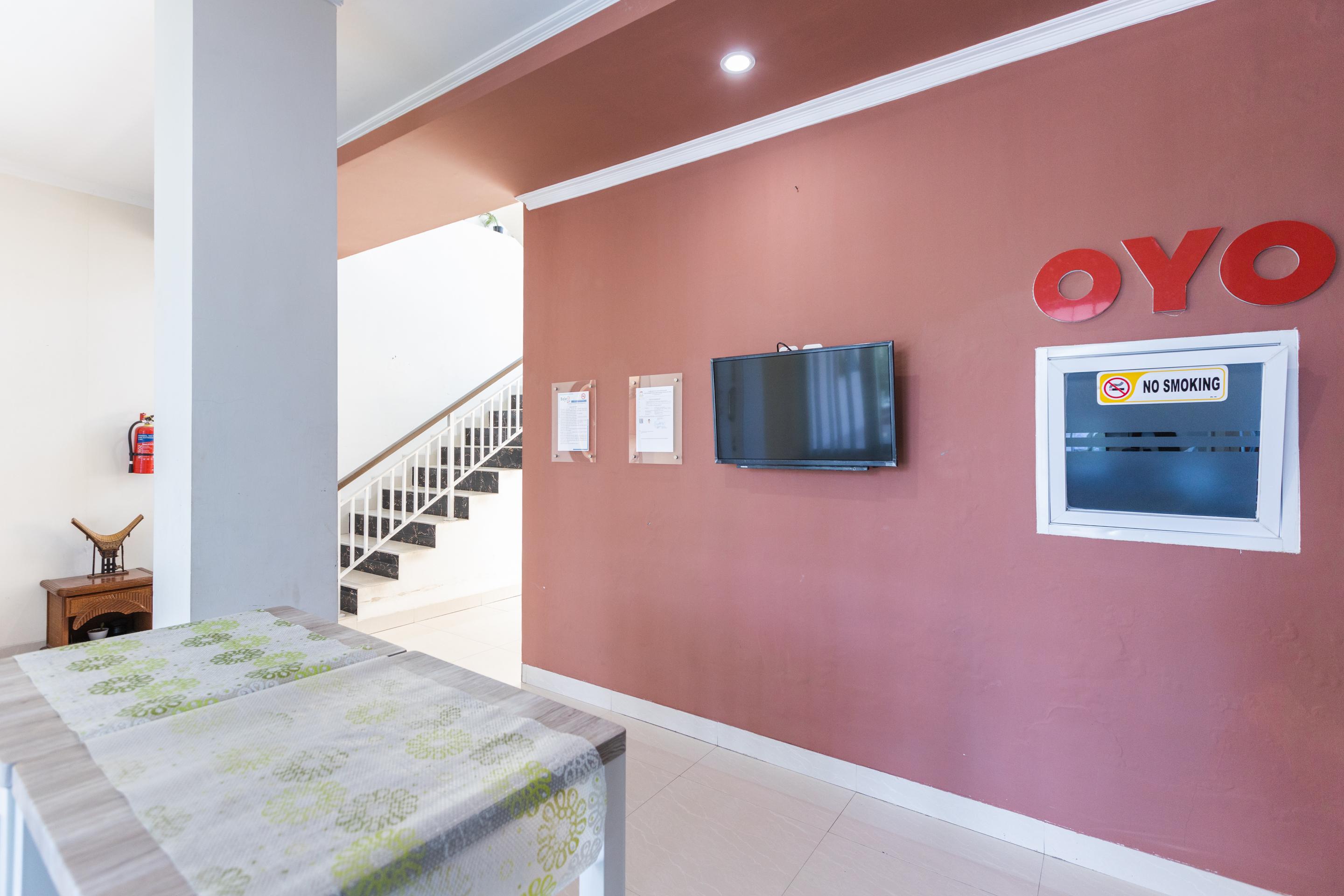 Hotel OYO 1975 Bale Ikite Makassar Esterno foto