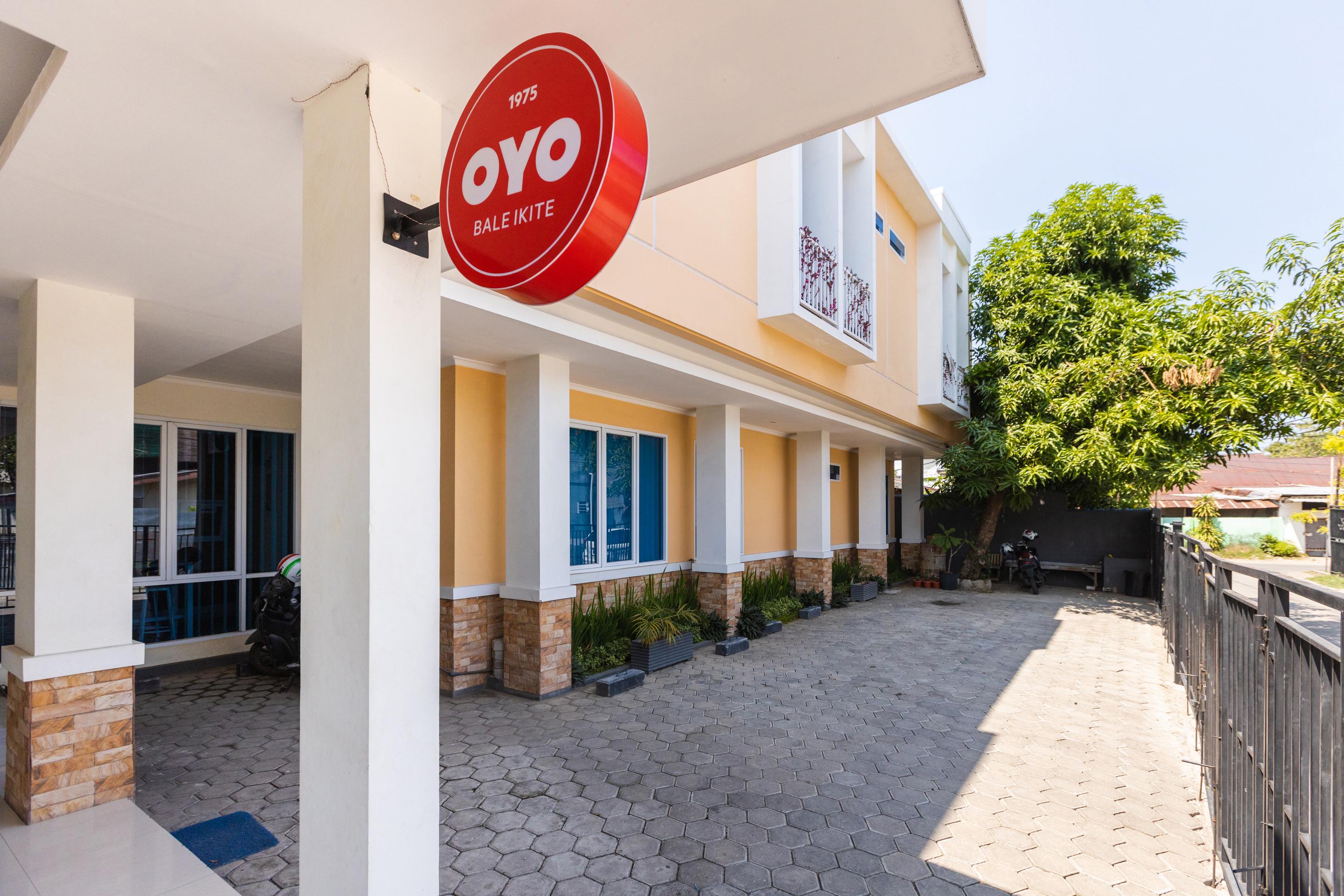 Hotel OYO 1975 Bale Ikite Makassar Esterno foto