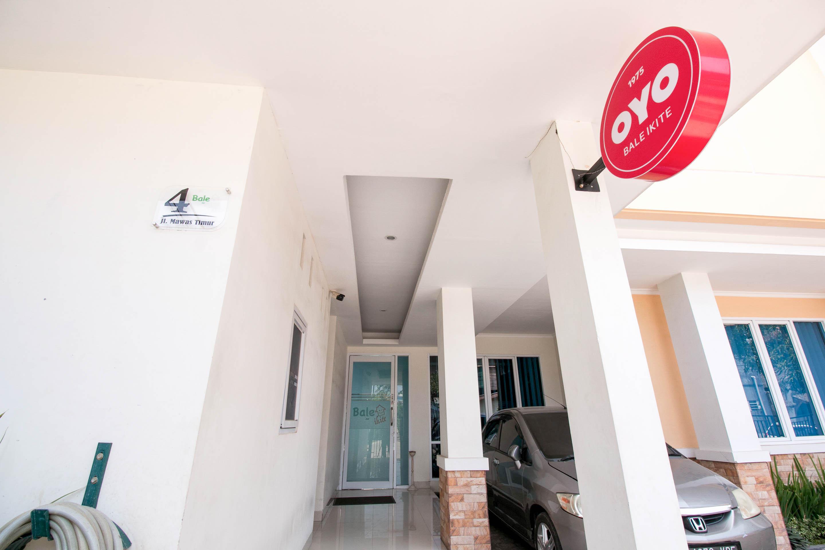 Hotel OYO 1975 Bale Ikite Makassar Esterno foto