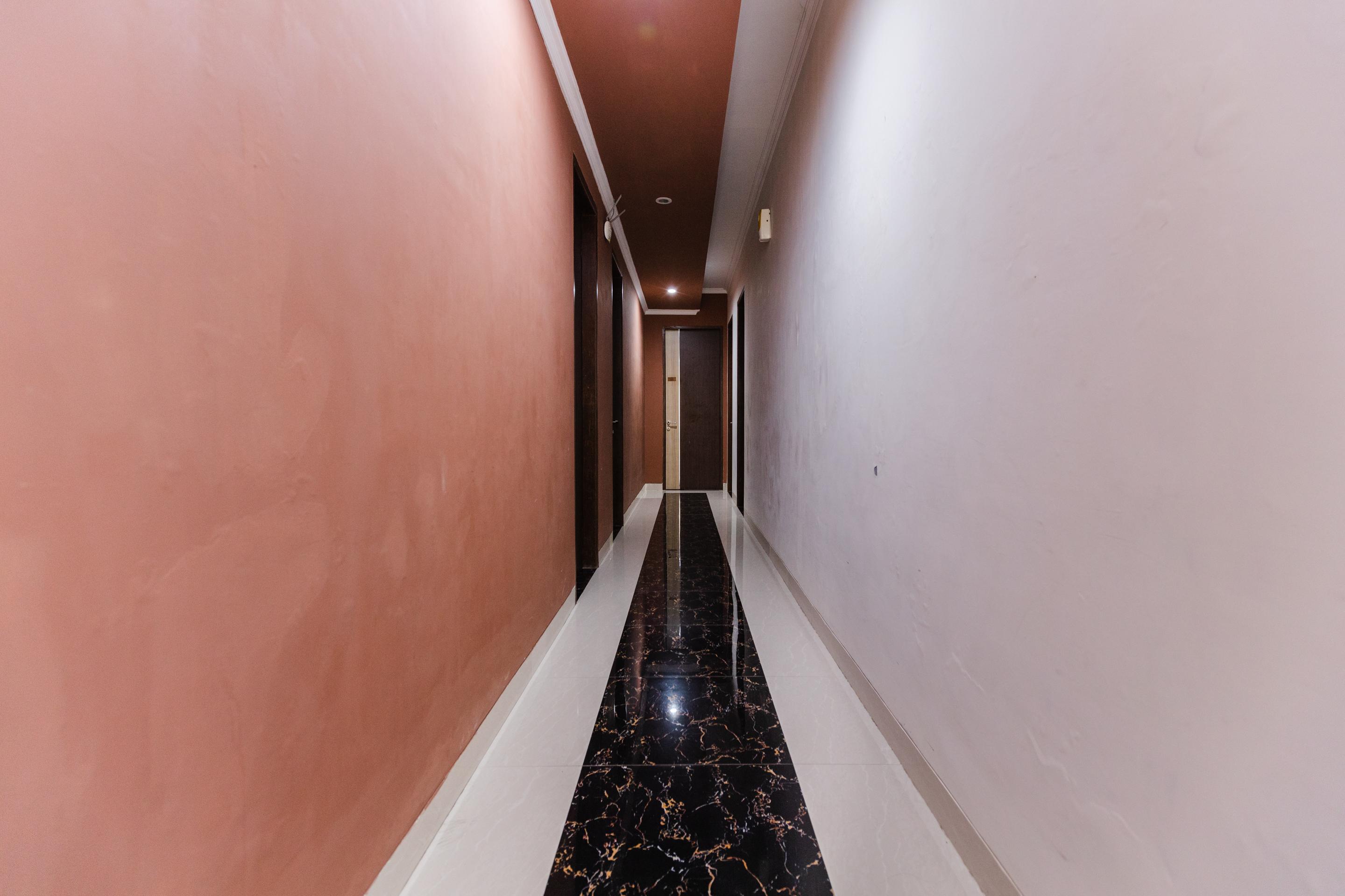 Hotel OYO 1975 Bale Ikite Makassar Esterno foto